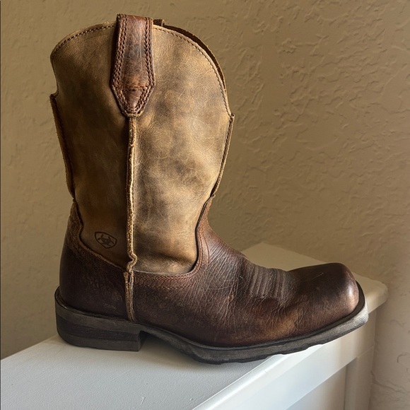 ARIAT Men’s Rambler Western Pull-on Cowboy boots Square Toe Distressed 7D